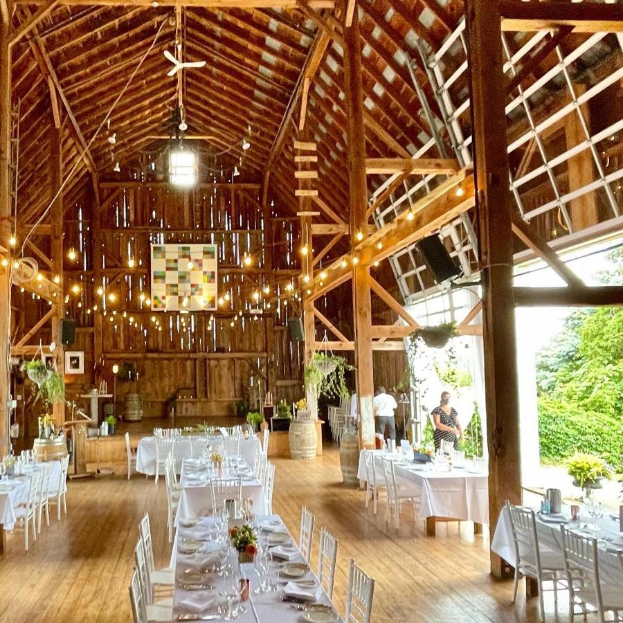 The Eddie And Farm Hotel